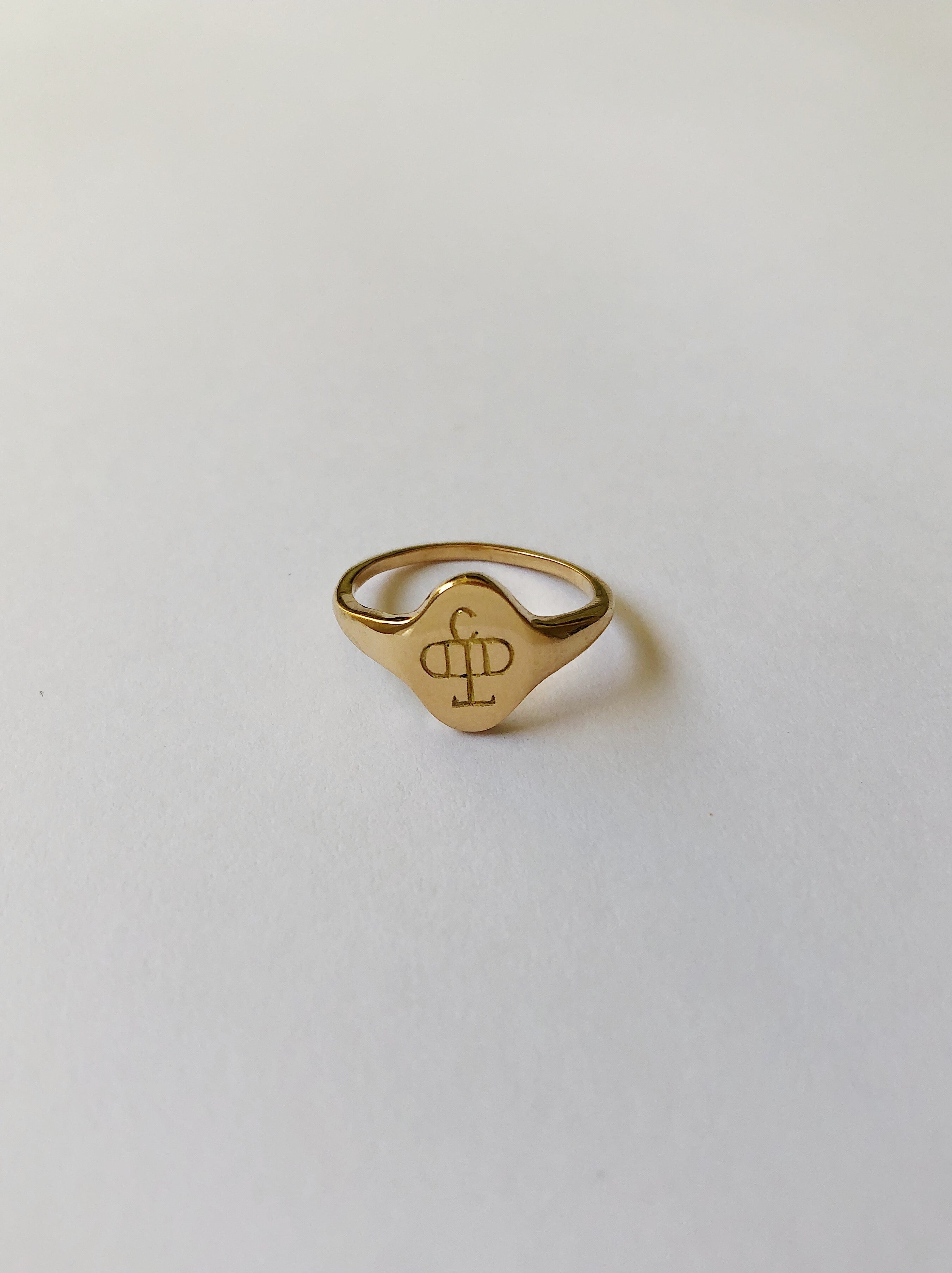 SIGNET RING WITH MONOGRAM